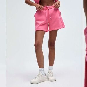 Lululemon Scuba High Rise Short 5” Sakura Pink Size 8 NWT